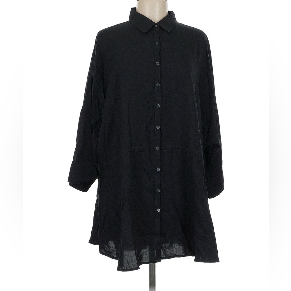 NWT Size M - 3/4 sleeve button-down shirt